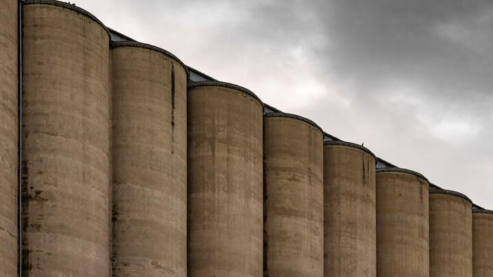 Photo of grain elevators.